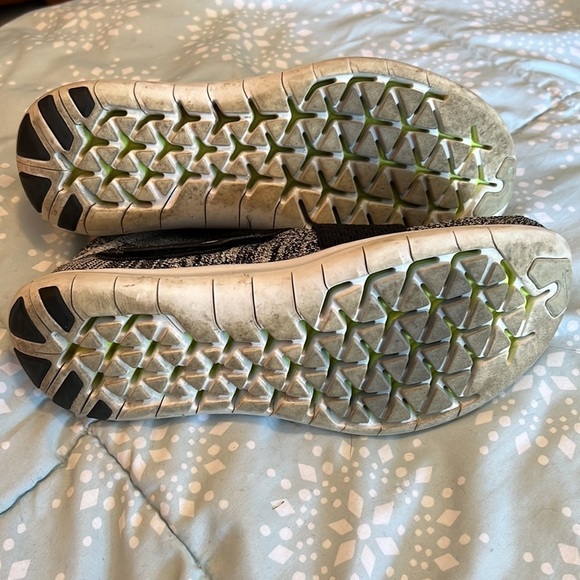 Unnatural Nike running free and flexible in black and white size 8 - Picture 5 of 6